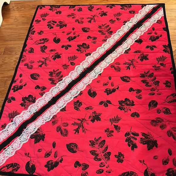 Handmade Quilt Personal Size or Lap Quilt Stunning Colors - Picture 4 of 8